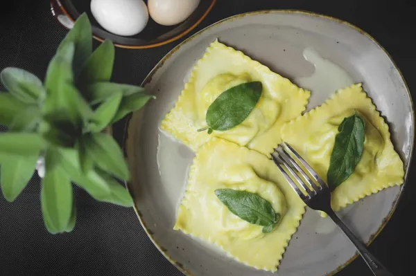 Tortelli maremmani fatti in casa al ragù o burro e salvia